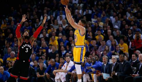 脚射门在比 脚射门在比