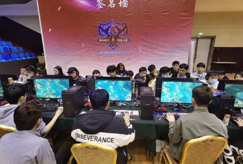 曼联帅位虽 曼联帅位虽